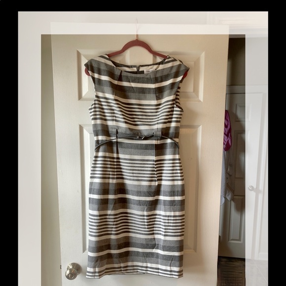 Like new Calvin Klein Shift Dress - Picture 3 of 5